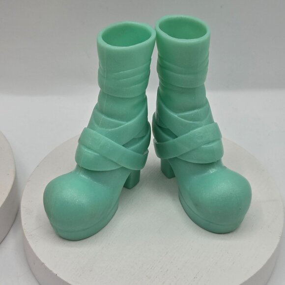 Bratz Doll Replacement Boots Set: Peach Platform Heels & Green Ankle Boots By MG - Picture 2 of 6